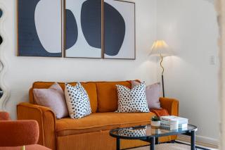 Bold & Bright Uptown Pad With Pool - 1