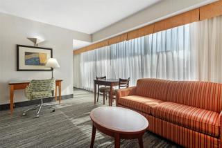 Best Western Plus Suites Downtown Calgary - 2