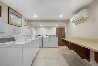 Best Western Plus Suites Downtown Calgary - 2
