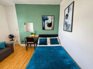Fully Furnished Family House in Holborn - 8