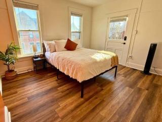 Jungle House Columbus Sleep 16 Downtown Ohio Free Parking - Near Convention Center & Nationwide Arena - 4BR Luxury Home - Pet Friendly - Over 5,800 Five Stars - 0