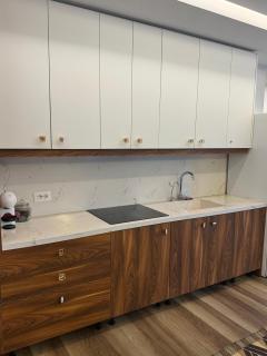 Bujtina Hilal -  - 8