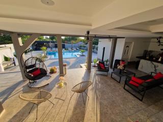 Elin House - 9