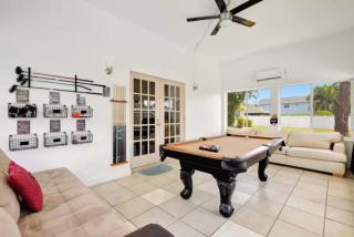 Beach Proximity Family Getaway Private Pool, Jacuzzi, Mini-Golf and Entertainment - 7