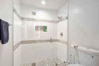 Beach Proximity Family Getaway Private Pool, Jacuzzi, Mini-Golf and Entertainment - 2