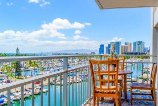643- Beachfront Condo- Ilikai Collection 11- Sleeps 6. - 3