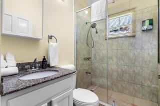 Cozy Cove Villa in Drax Hall - 4