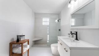 Apt 413- Walk to the beach, plaza and restaurants - 1