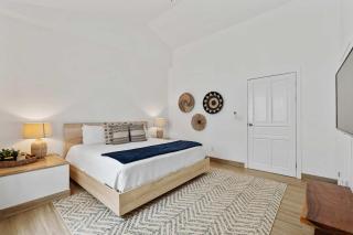 Renovated Family Home BBQ - Pool - 2