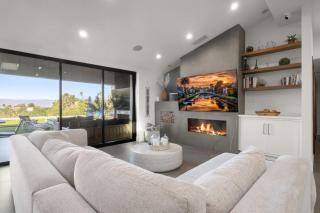 Coulson Street Retreat with pool BBQ and more - 9