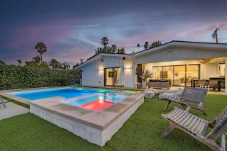 Coulson Street Retreat with pool BBQ and more - 1