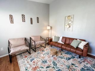 Bright and Spacious Townhome Near Parks and Dining - 0