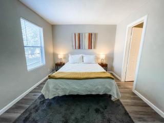 Perfect for Group with 2BR, 2BA and Pool - 6