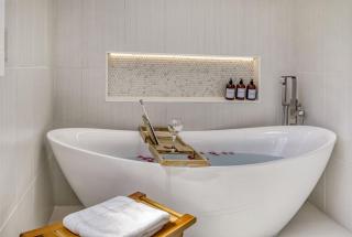 Zen Haus Garden Retreat, prime location, Luxe amenities - 9
