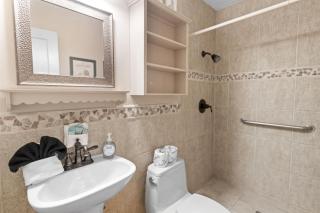 Robins Nest - Comfy cabin walking distance to Bear Mountain with Hot Tub! - 4