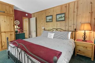 Robins Nest - Comfy cabin walking distance to Bear Mountain with Hot Tub! - 7