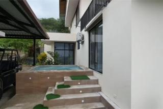 Coastal Villa Retreat with Private Jacuzzi and Garage Near Isla de la Plata - 4