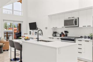 3BR Escape BBQ, Balcony, Near Banff & DT - 7