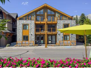 3BR Escape BBQ, Balcony, Near Banff & DT - 4