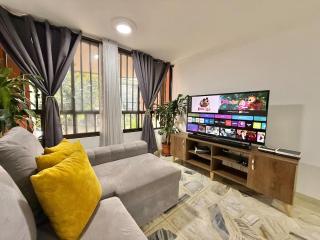 Poblado Gem Walk to Provenza and Steps to Cafes - Medellín - 1