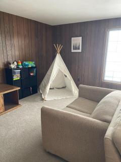 Lilac Retreat Lakefront with Sauna & Pickleball - 8