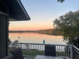 Lilac Retreat Lakefront with Sauna & Pickleball - 6