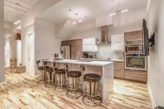 Old Port Elegance and Designer Loft with PV Terrace - 3