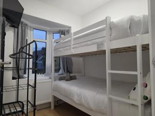 Spacious 3BR House for Contractors & Work Stays - 2