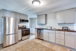 Less Than 1 Mi to Lake Mtn-View Cabin with Porch in Newport - 4