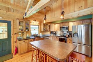 4 Mi to Mount Snow West Dover Cabin with Game Room - 7