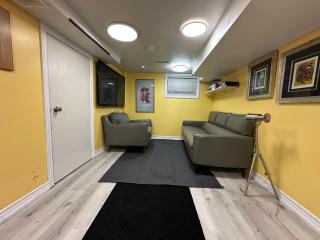 Toronto Upper Beaches Apartment - 5