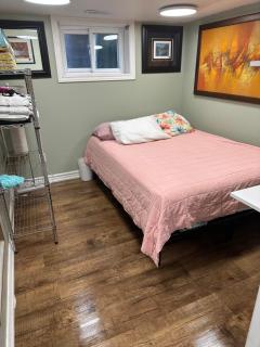 Toronto Upper Beaches Apartment - 4