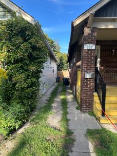 Toronto Upper Beaches Apartment - 3