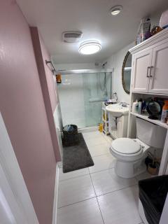 Toronto Upper Beaches Apartment - 1