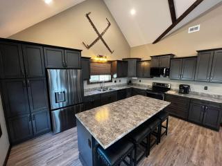 Whispering Pines Cabin - 8