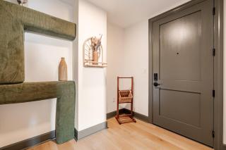 Elegant Scandinavian Escape Birmingham - 9