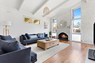 Bayside Retreat - Cosy Fire Beach Games Room - 8