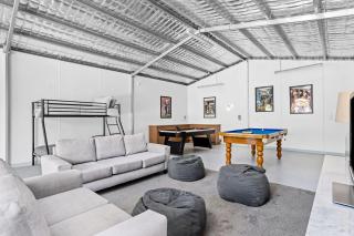 Bayside Retreat - Cosy Fire Beach Games Room - 7