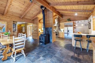 Glen Ellen Stone Retreat - Family Friendly Home - Walk to Town - 5