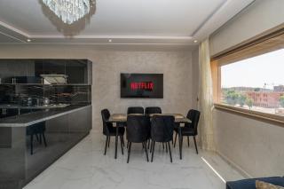 Appart 3 pièces Prestigieux, Moderne et chaleureux avec vue panoramique au centre victor hugo Gueliz - 5