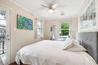 Cute 2Bed 1 bath 1half bath, 7 blocks from French Q steps to Jazz venues, free gated parking incl - 8
