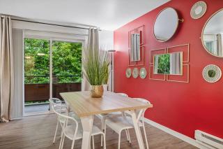 Cozy DT Bellevue Apt | Fast Wi-Fi & Free Parking - 7
