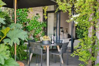 Martha's Retreat - Waterfront Luxury - 8