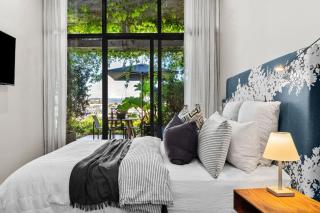 Martha's Retreat - Waterfront Luxury - 6