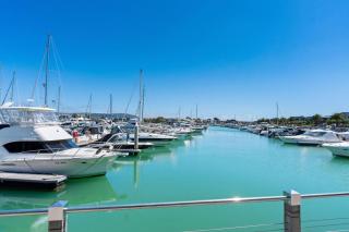 Martha's Retreat - Waterfront Luxury - 5