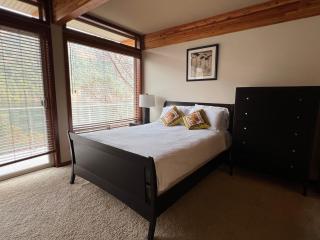 Malahat Fairyland Cottage - 2