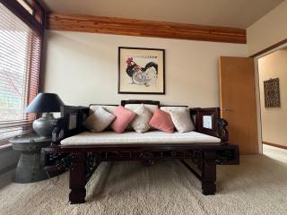 Malahat Fairyland Cottage - 4