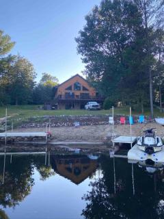King's Castle - Lake Cabin with Beach, Dock, Kayaks, Game Rm and Bar - 1