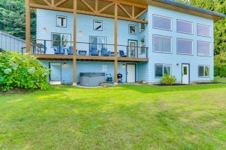 Lake Whatcom House with Private Hot Tub and Dock - 8