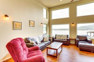 Lake Whatcom House with Private Hot Tub and Dock - 7